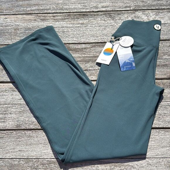 vuori Chilled Out Bootcut legging Moss Size Small NWT‎ Women's Performance - Picture 1 of 8